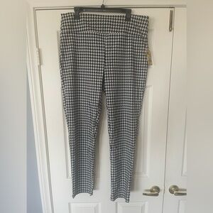 Houndstooth Pull on Pants - Super Comfy.  NWT.